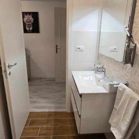 Apartment Like At *